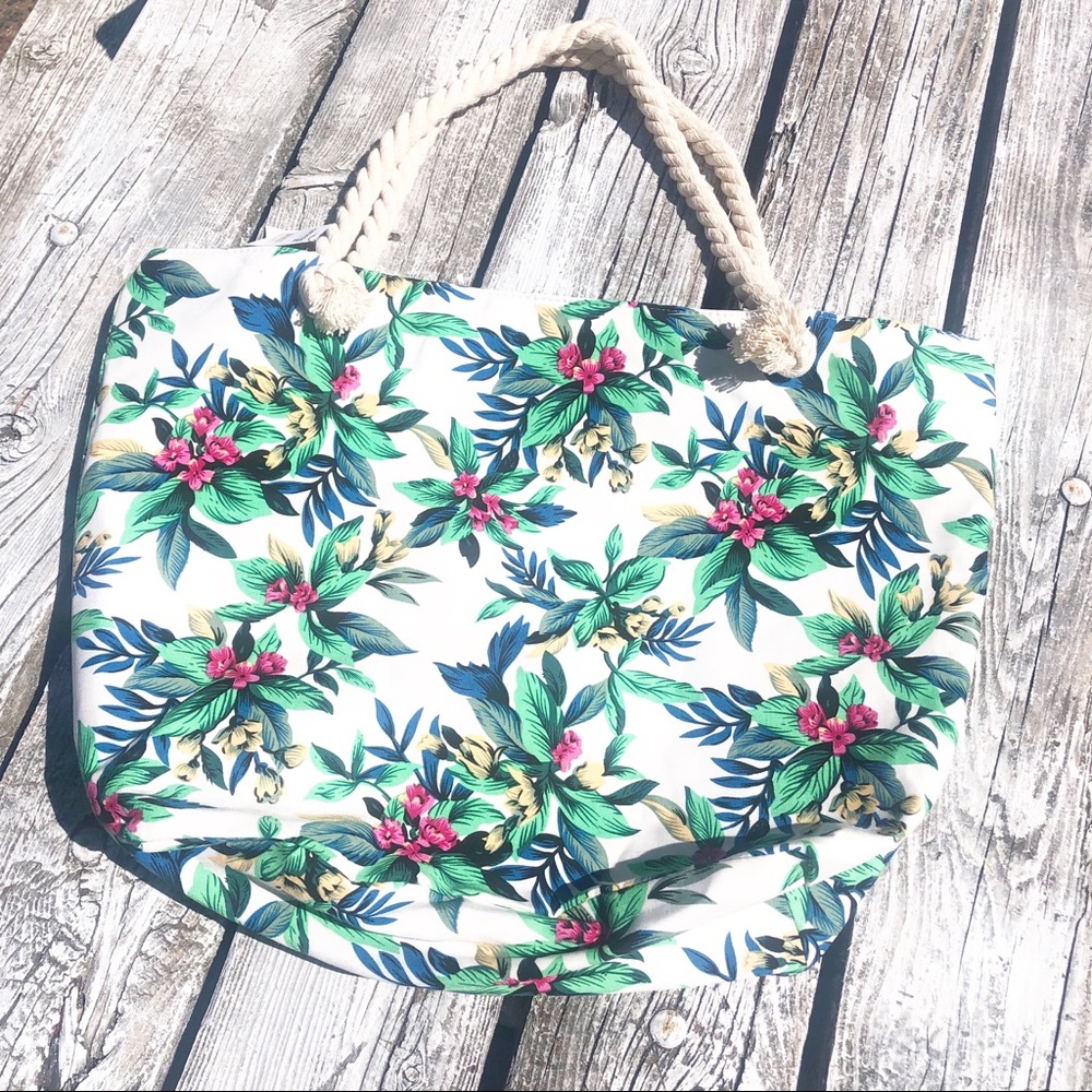 Cruise Club Floral Leaf Print Tote NWT